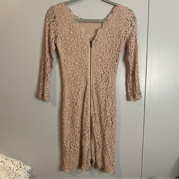 Diane Von Furstenberg Lace Bodycon Party Dress in Size 2 - Picture 2 of 11